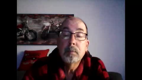 me at home online show from May 17, 11:19 am