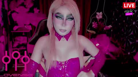 THE QUEEN ALPHA   Queen Medusa Prey online show from March 17, 9:25 am