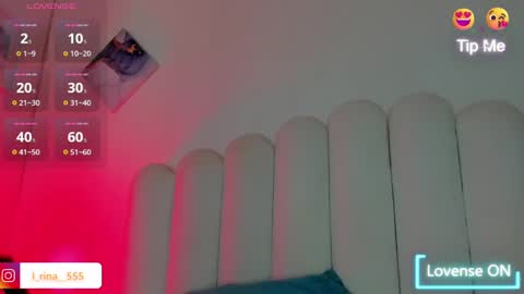 Snapshot of megan_browns1 chatting on February 1, 12:58 pm Megan  online show from February 1, 12:58 pm