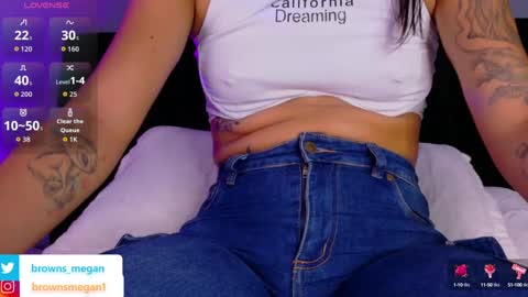 Snapshot of megan_browns1 chatting on September 17, 1:14 pm Megan  online show from September 17, 1:14 pm