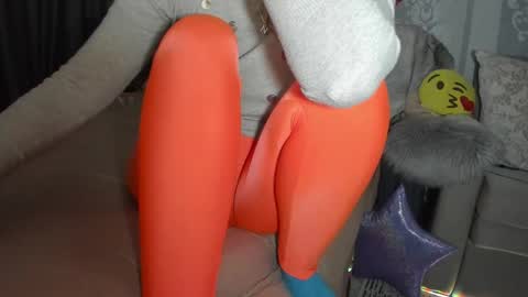 Nicki--------- Welcome to my Room online show from November 23, 8:18 pm