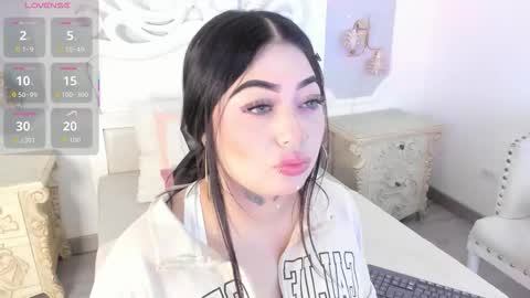 Snapshot of meganstar__ chatting on October 21, 11:37 am Megan online show from October 21, 11:37 am