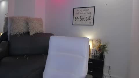 melan_owen online show from February 1, 11:07 am