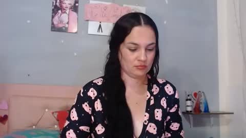 melania_trump13 online show from December 7, 3:36 pm