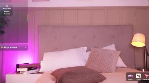 Melanie Brett  online show from March 19, 8:25 pm