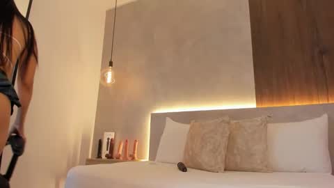 melaniejeann_ online show from January 10, 11:32 pm