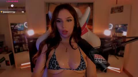 Melanie  online show from June 20, 5:52 pm