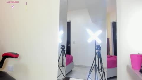 M E L I N A  online show from November 21, 9:35 pm