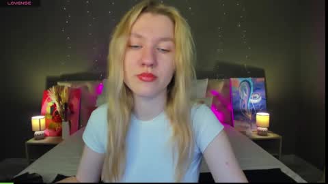 Snapshot of melissa_moooree chatting on October 21, 9:25 am melissa_moooree online show from October 21, 9:25 am