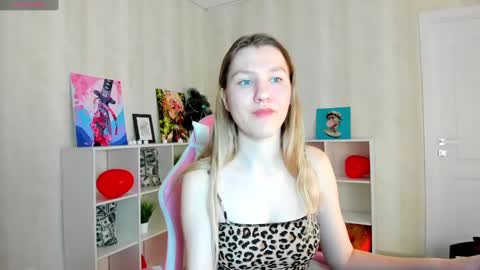 Snapshot of melissa_moooree chatting on February 27, 2:32 pm melissa_moooree online show from February 27, 2:32 pm