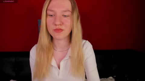 Snapshot of melissa_moooree chatting on September 17, 8:29 am melissa_moooree online show from September 17, 8:29 am