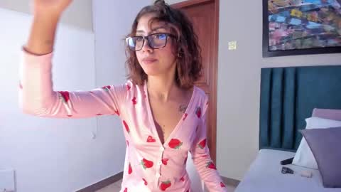 Melissa online show from March 10, 2:21 pm