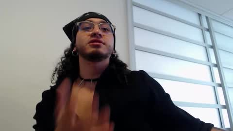 Melkkor Independient Model online show from January 17, 5:55 pm