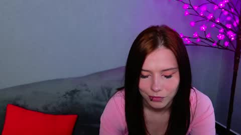 mellhyees online show from April 4, 5:31 pm