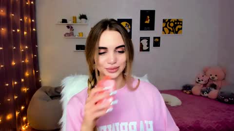 Snapshot of mellifluoustess chatting on December 8, 12:13 am Tessa online show from December 8, 12:13 am