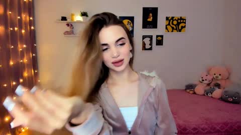 Snapshot of mellifluoustess chatting on December 10, 9:33 pm Tessa online show from December 10, 9:33 pm