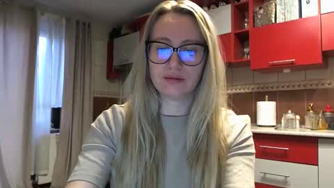 Melly online show from February 3, 6:40 am