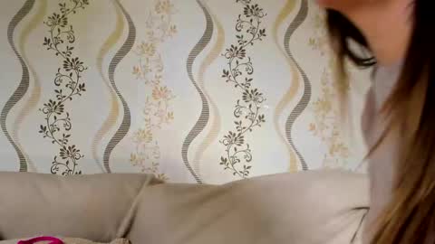 MelMooon online show from March 26, 10:04 pm