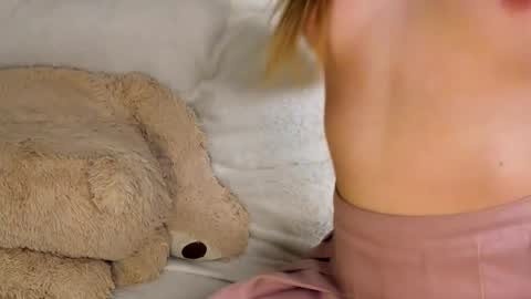 MelMooon online show from March 12, 9:51 pm