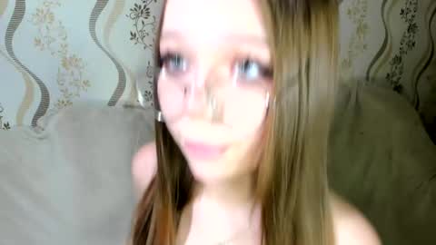 MelMooon online show from December 4, 12:21 am