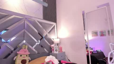 mel  online show from May 9, 9:21 pm