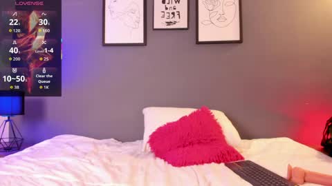 Melody Evans online show from April 14, 1:58 pm