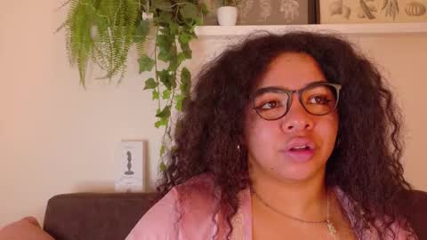  Memphis Williams  online show from February 5, 7:12 am