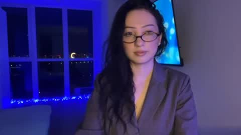 MeowAlika online show from April 24, 6:10 pm