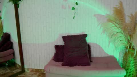 Snapshot of merida_bell18 chatting on September 17, 3:43 am Merida Bell online show from September 17, 3:43 am