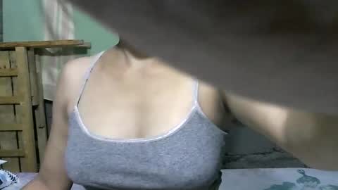 merietiny online show from December 3, 6:21 am