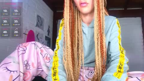 Snapshot of merlinabad chatting on December 17, 8:32 pm AURORA online show from December 17, 8:32 pm