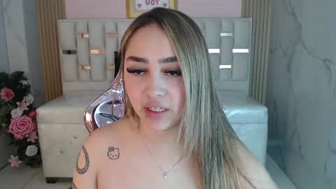 Snapshot of merloth_sub chatting on February 20, 3:01 am Merloth online show from February 20, 3:01 am