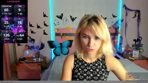 Snapshot of merymidnight chatting on October 21, 5:56 am merymidnight online show from October 21, 5:56 am