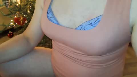 Snapshot of messyxdresser chatting on December 2, 12:46 pm messyxdresser online show from December 2, 12:46 pm