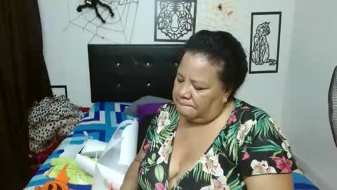 mhia1972 online show from October 31, 1:06 am