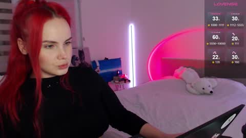 Snapshot of mi_cherry chatting on February 7, 3:52 pm Alice online show from February 7, 3:52 pm