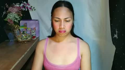 Mia online show from December 15, 1:40 pm