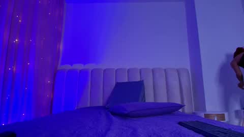 Emi online show from February 2, 7:21 pm