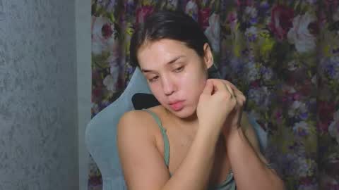 Mia online show from November 18, 3:31 am