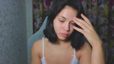 Mia online show from November 2, 4:12 am