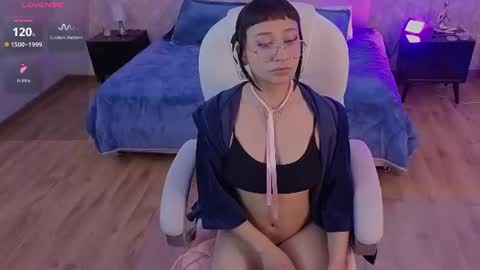 mia online show from June 17, 5:45 am