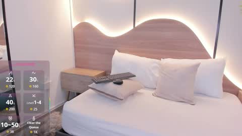 M I A  online show from November 28, 3:47 am