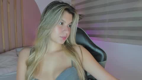 M I A  online show from November 11, 7:16 pm