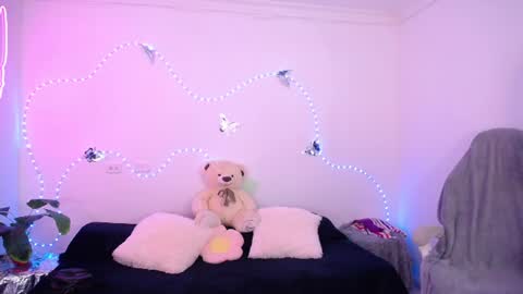 mia_cute_girl online show from July 23, 12:03 pm