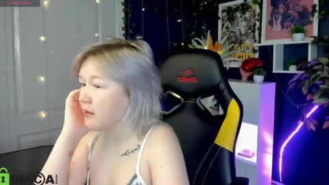 Mia online show from May 25, 3:01 am