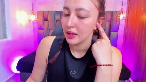 mia_ferrer18 online show from June 30, 1:21 pm