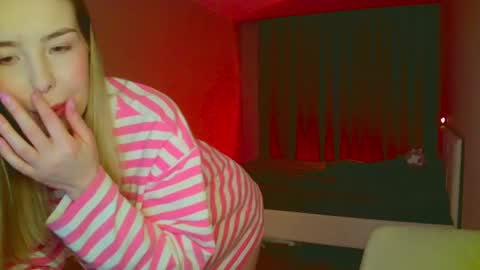 Mia online show from March 1, 3:43 am