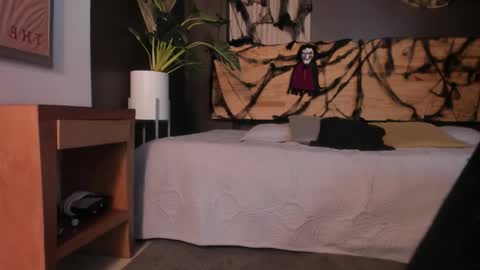 Val  online show from October 30, 11:44 am