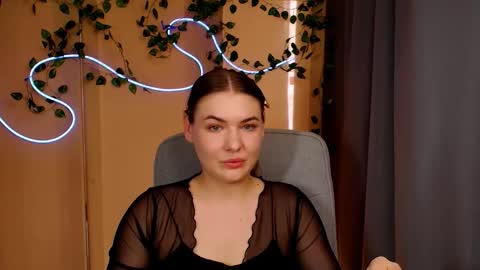 mia_lemm online show from May 8, 7:47 am