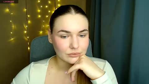 mia_lemm online show from November 13, 12:19 pm